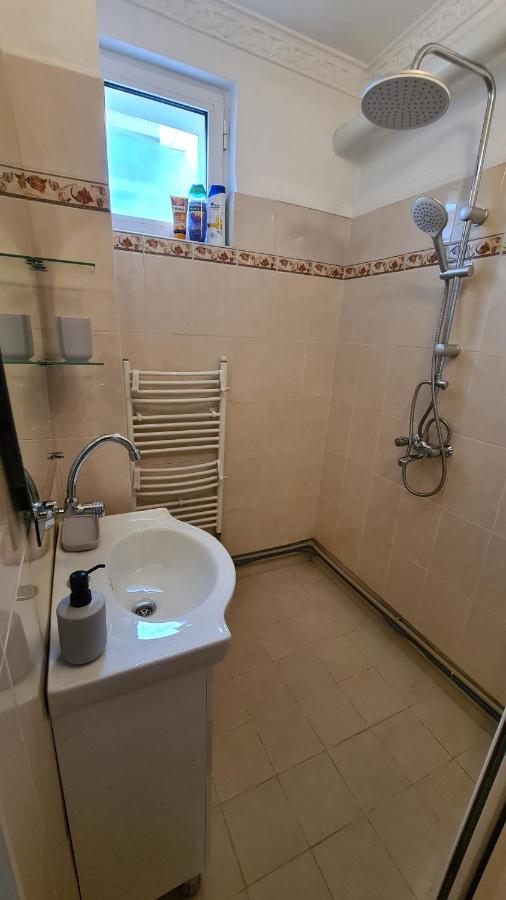 Guest House Anna Μοντάνα Εξωτερικό φωτογραφία
